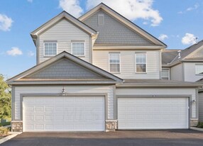 560 Redwood Ln in Lewis Center, OH - Building Photo