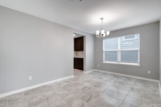 5123 Papalote Garden in Converse, TX - Building Photo - Building Photo