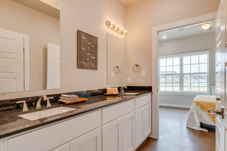 Windrush Townhomes in Bixby, OK - Building Photo - Interior Photo