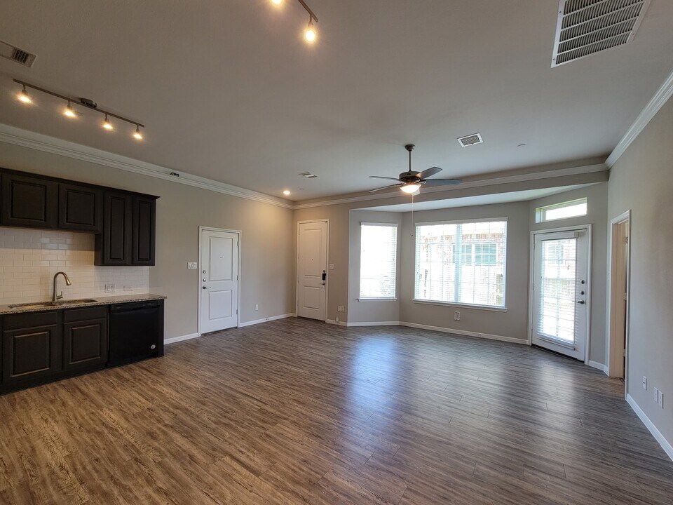 7486 Woo St in Pearland, TX - Building Photo