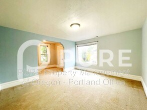 133 NE Graham St in Portland, OR - Building Photo - Building Photo