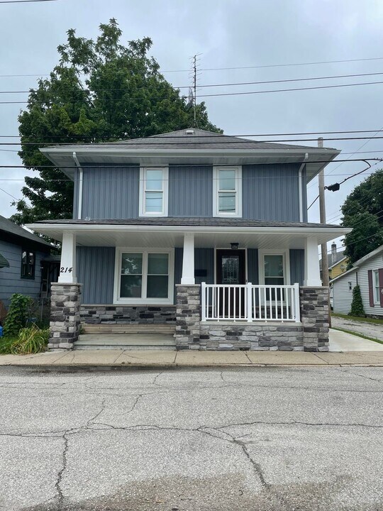 214 New St in Goshen, IN - Building Photo