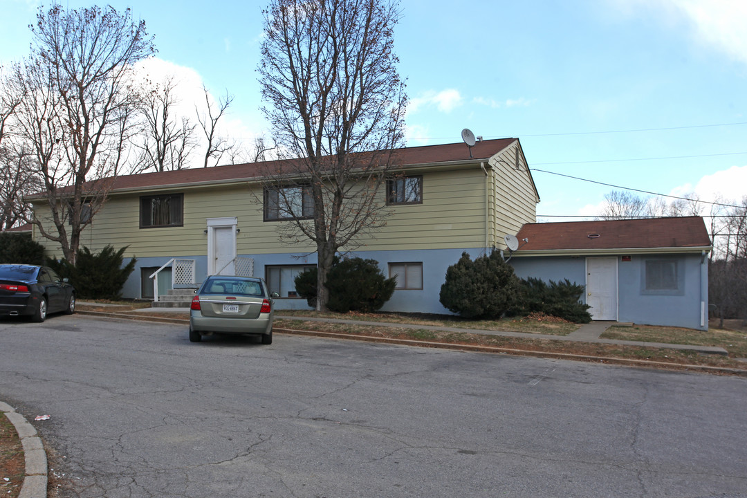 Maple Grove Apartments in Roanoke, VA - Building Photo