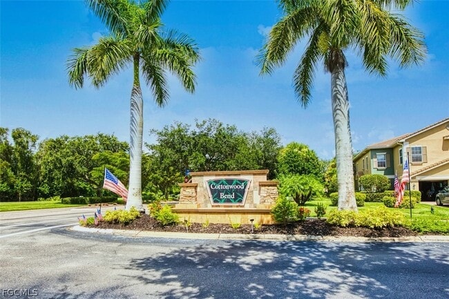 3230 Cottonwood Bend in Ft. Myers, FL - Foto de edificio - Building Photo