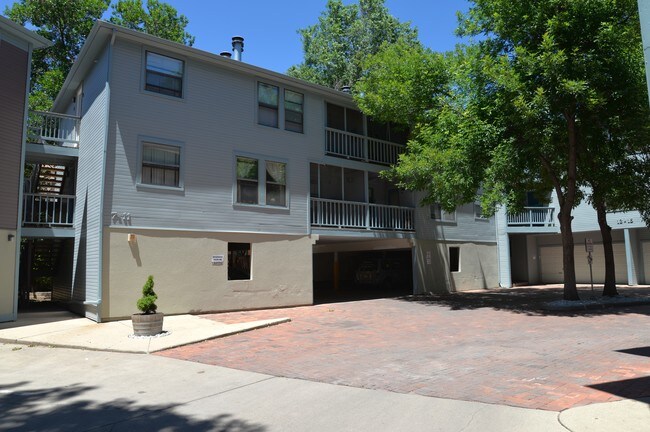 Elder Square Apartments in Boulder, CO - Foto de edificio - Building Photo