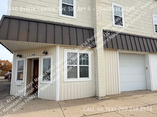 2440 Byron Center Ave SW in Wyoming, MI - Building Photo - Building Photo