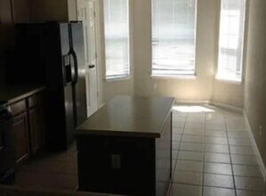 811 Shadow Creek Blvd in Buda, TX - Building Photo - Building Photo