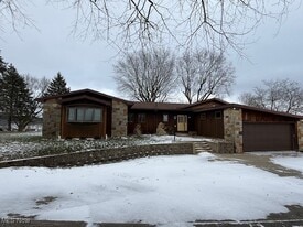 1590 N Crater Ave in Dover, OH - Building Photo