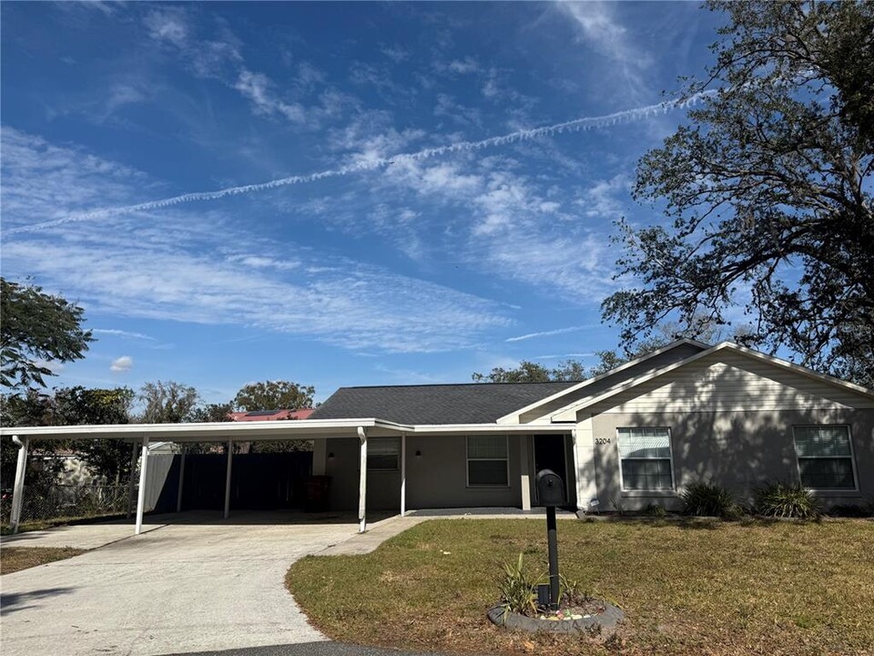 3204 Geneva Cir in Plant City, FL - Building Photo