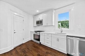 954 Elm St in New Haven, CT - Building Photo - Building Photo