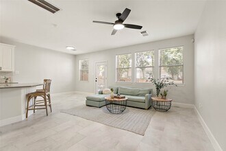 10 Scenic Brook Ct in Spring, TX - Building Photo - Building Photo