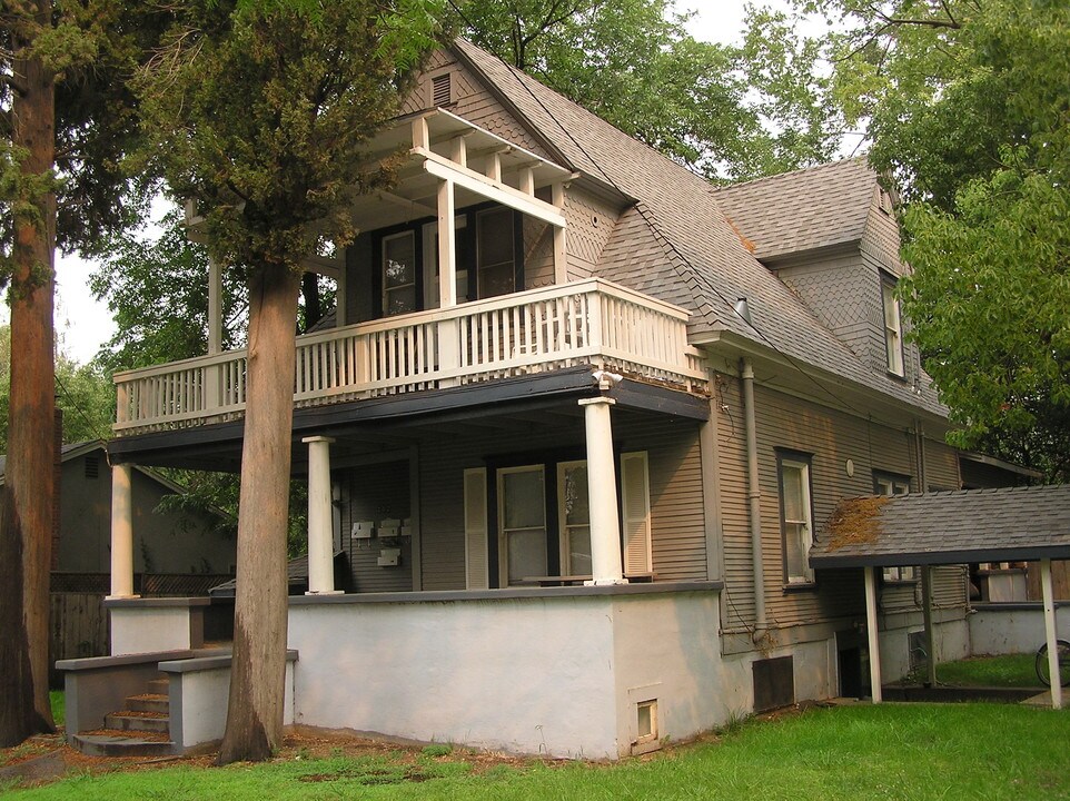 202 W 2nd Ave in Chico, CA - Building Photo