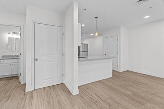 693 Western Ave, Unit 104 in Lynn, MA - Building Photo - Building Photo
