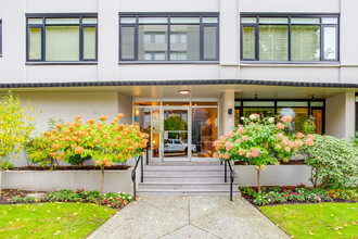 Diplomat Apartments in Vancouver, BC - Building Photo - Building Photo