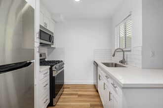 3630 Midvale Ave in Los Angeles, CA - Foto de edificio - Interior Photo