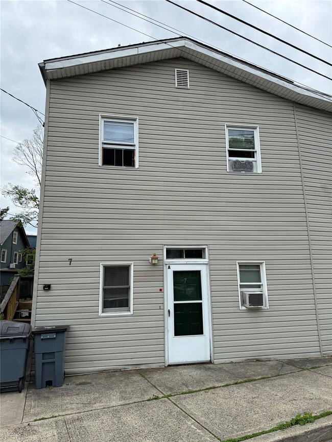 property at 7 Idlewild Ave