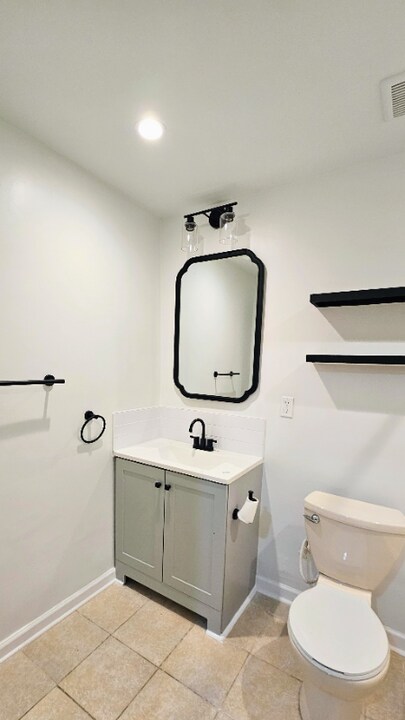 222 Walnut St NW, Unit Room in Atlanta, GA - Foto de edificio