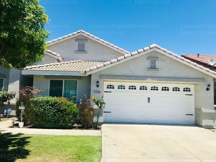 13306 Cheyenne Mountain Dr in Bakersfield, CA - Foto de edificio