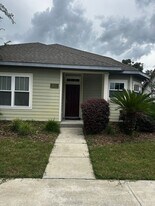 8016 SW 77th Ave in Gainesville, FL - Building Photo