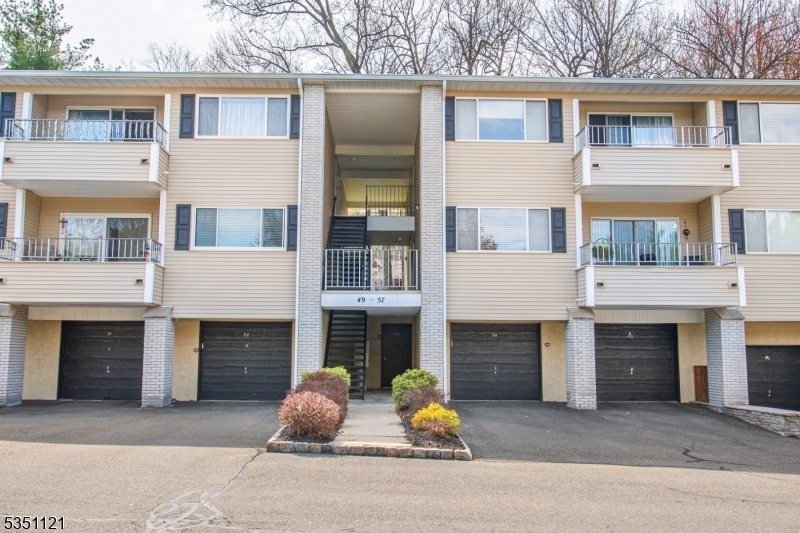 50 W Lindsley Rd in Cedar Grove, NJ - Building Photo
