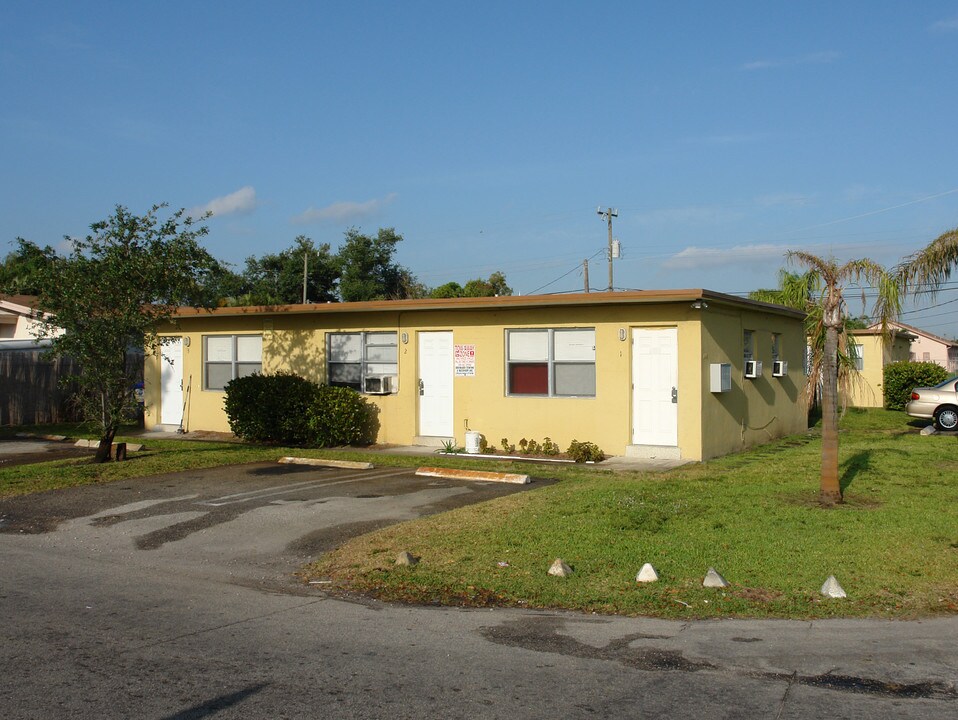 100 NW 7th St in Fort Lauderdale, FL - Building Photo