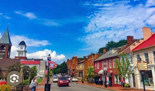 305 W Main St in Jonesborough, TN - Building Photo - Building Photo