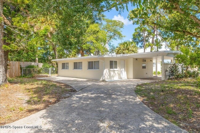 1104 Azalea Ln