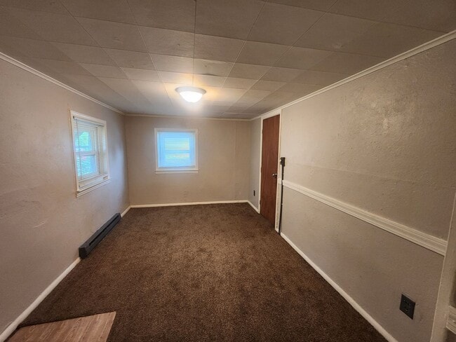 property at 1712 Woodlawn Ave