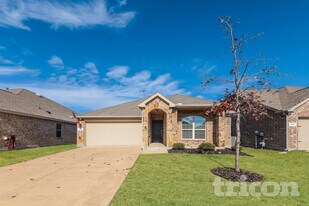 810 Silverbell St in Princeton, TX - Building Photo