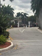 9044 SW 39th St in Miramar, FL - Building Photo - Building Photo