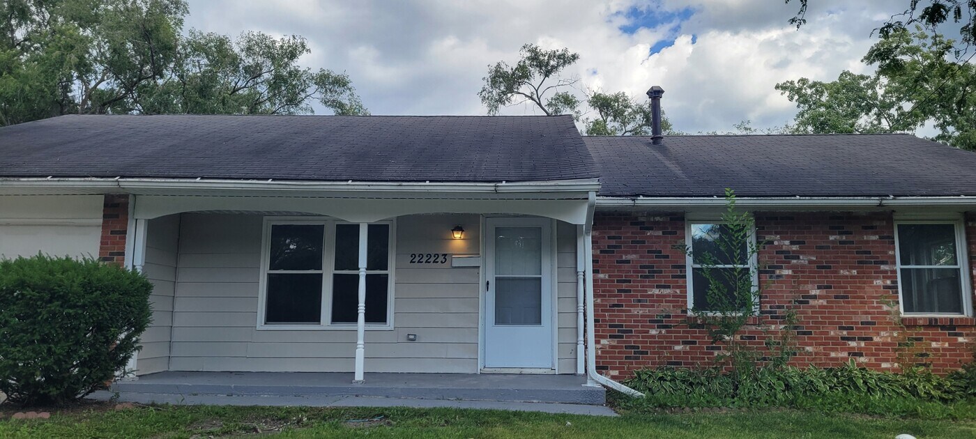 22223 Karlov Ave in Richton Park, IL - Foto de edificio