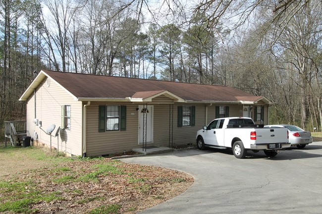 132-135 Granger Way in Dalton, GA - Foto de edificio - Building Photo