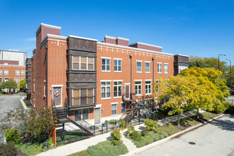 Eastgate Village in Chicago, IL - Building Photo - Building Photo