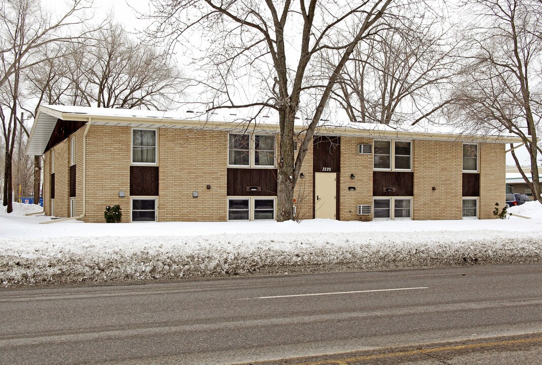 3220 8th St N in St. Cloud, MN - Foto de edificio