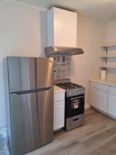 16663 Victory Blvd, Unit 16661 in Van Nuys, CA - Building Photo - Building Photo