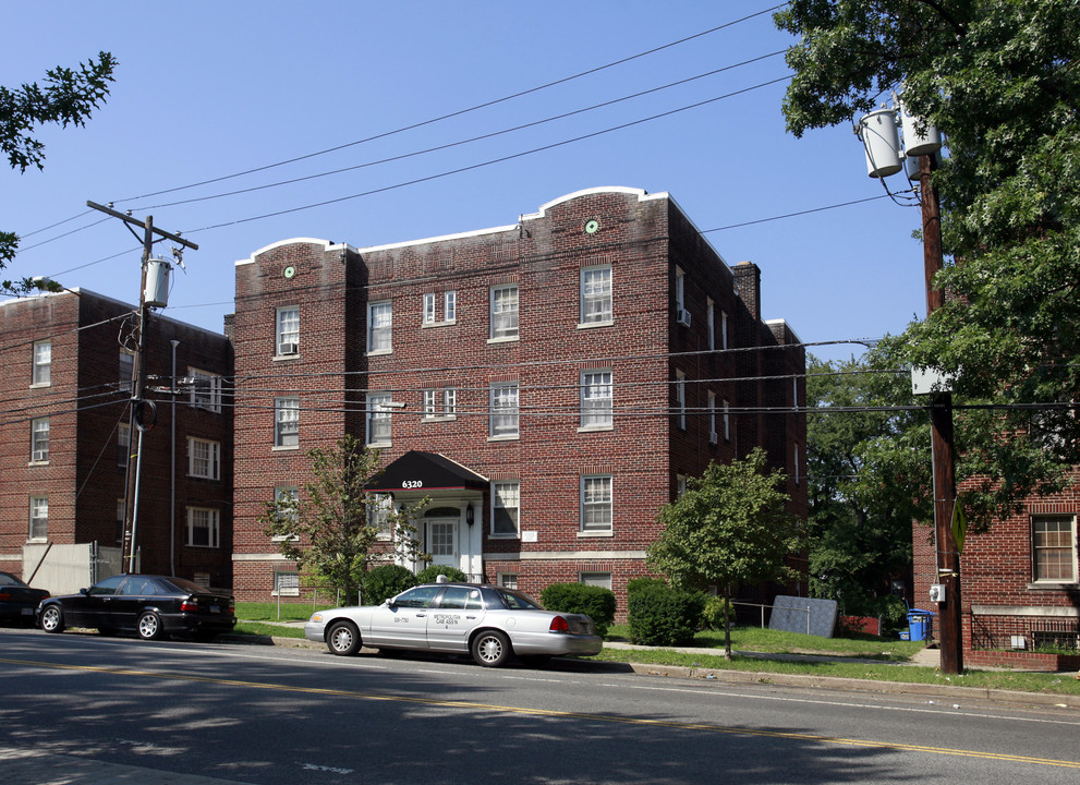 6320 14th St NW in Washington, DC - Foto de edificio