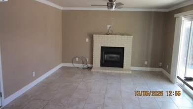 1361 Seventh St in Ripon, CA - Foto de edificio - Building Photo
