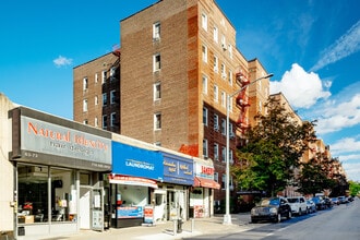 Saunders Court in Rego Park, NY - Building Photo - Building Photo