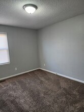 103 Helen St in Tullahoma, TN - Foto de edificio - Building Photo