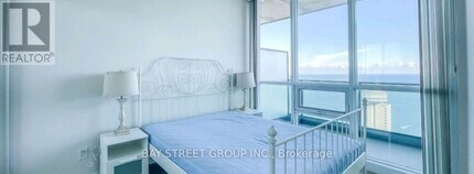 33-4233 Bay St. in Toronto, ON - Building Photo - Building Photo