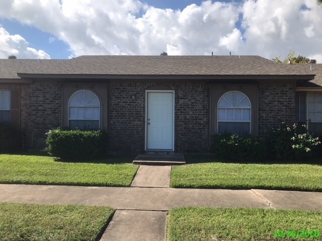 1515 Barcelona Way Dr in Baytown, TX - Building Photo