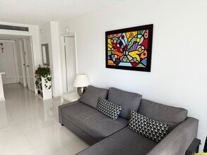 20500 W Country Club Dr in Aventura, FL - Building Photo - Building Photo