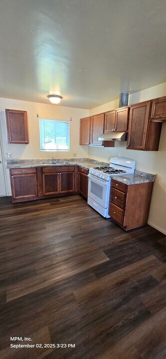 420 4th St in Paso Robles, CA - Building Photo