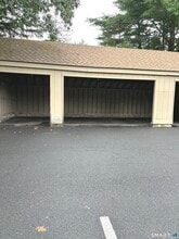 20 Greenbriar Dr in Farmington, CT - Building Photo - Building Photo