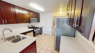 2448 Adirondack Row in San Diego, CA - Building Photo - Building Photo
