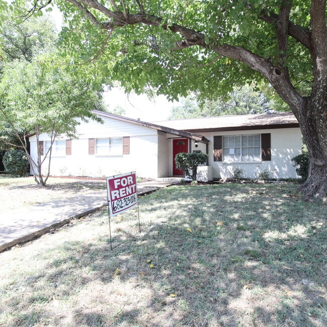 property at 3629 Venice Dr