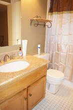 9745 Lake Shore Dr in Gaithersburg, MD - Foto de edificio - Building Photo