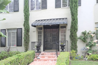 212 S Rexford Dr in Beverly Hills, CA - Building Photo - Building Photo