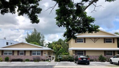 2031 SE 5th St-Unit -5 in Deerfield Beach, FL - Building Photo - Building Photo