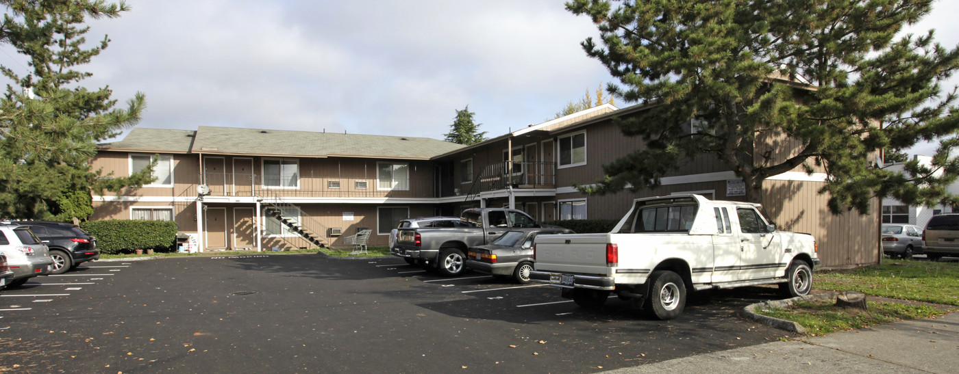 Cascade Green Apartments in Portland, OR - Building Photo